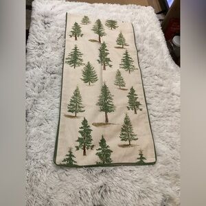 JMLE LLC Christmas holiday table runner with gold metallic detail